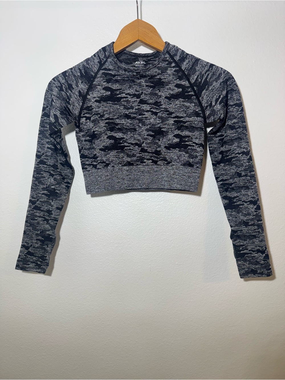 AYBL Womems Gym/Workout Camo Long-Sleeve Crop Top